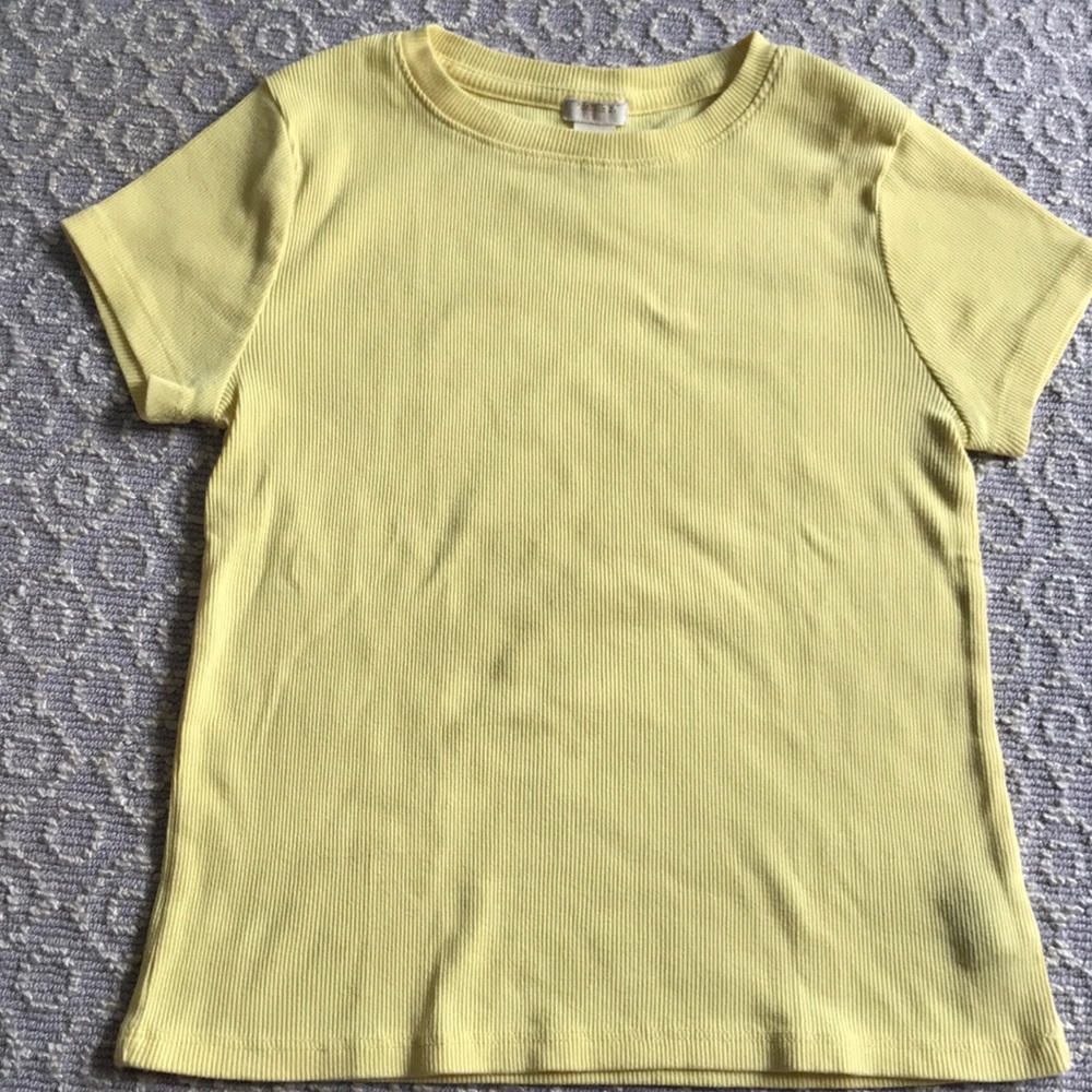 Basic yellow tee shirt
